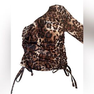 Pretty Little Thing long sleeve crop top